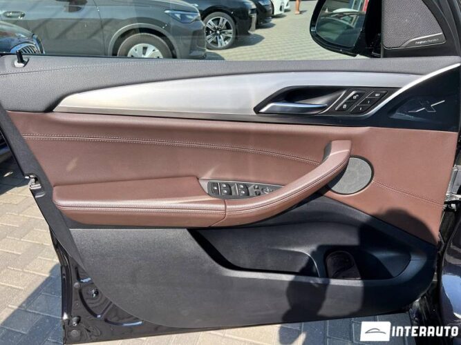 BMW X3 M4.0i 42 interauto-car