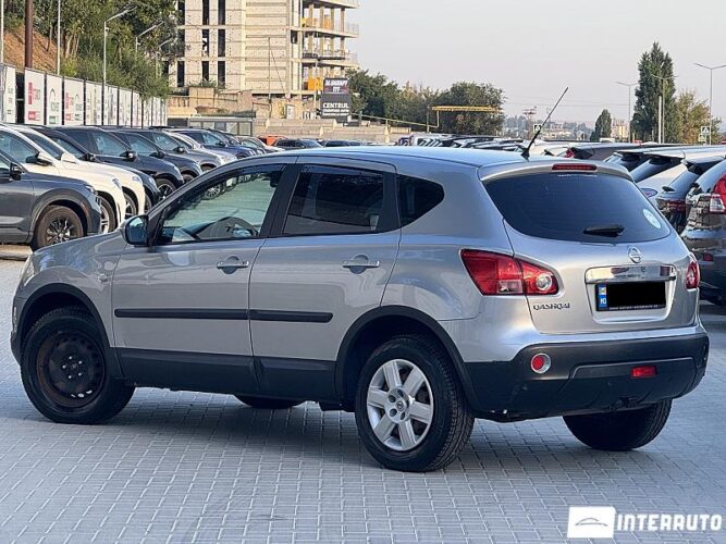 Nissan Qashqai 32 interauto-car