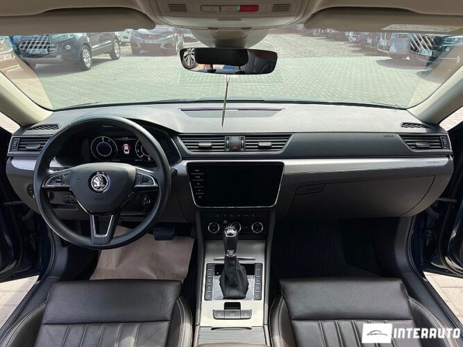 Skoda Superb 38 interauto-car