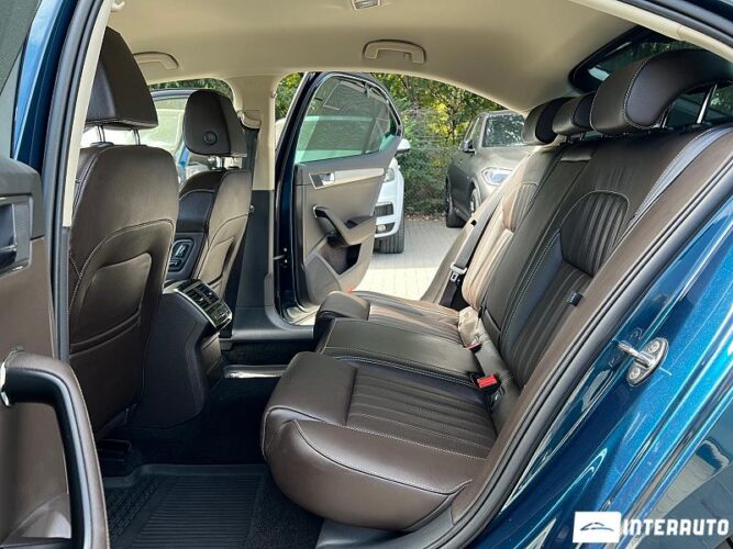 Skoda Superb 48 interauto-car