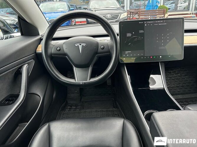 Tesla Model 3 35 interauto-car