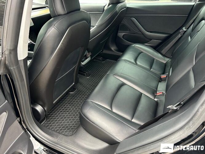 Tesla Model 3 43 interauto-car