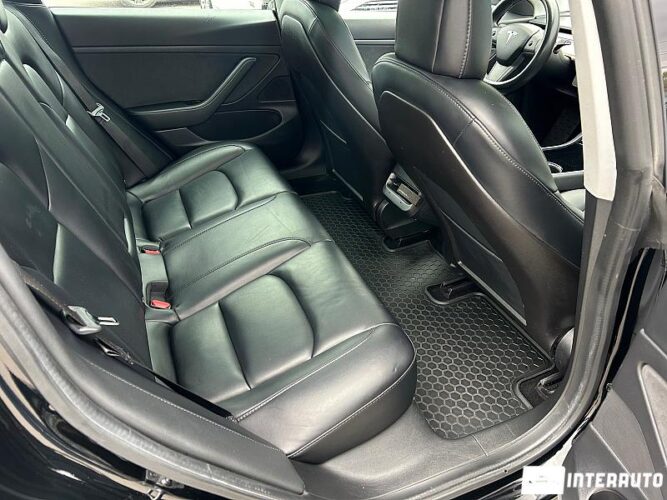 Tesla Model 3 44 interauto-car