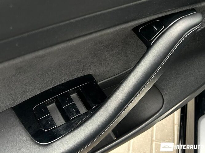 Tesla Model 3 34 interauto-car