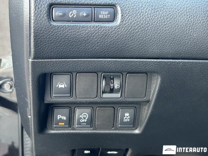 Nissan Qashqai 37 interauto-car