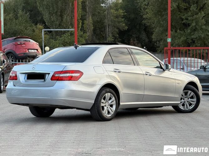 Mercedes E 220 33 interauto-car