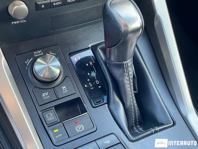 Lexus NX 300H 44 interauto-car