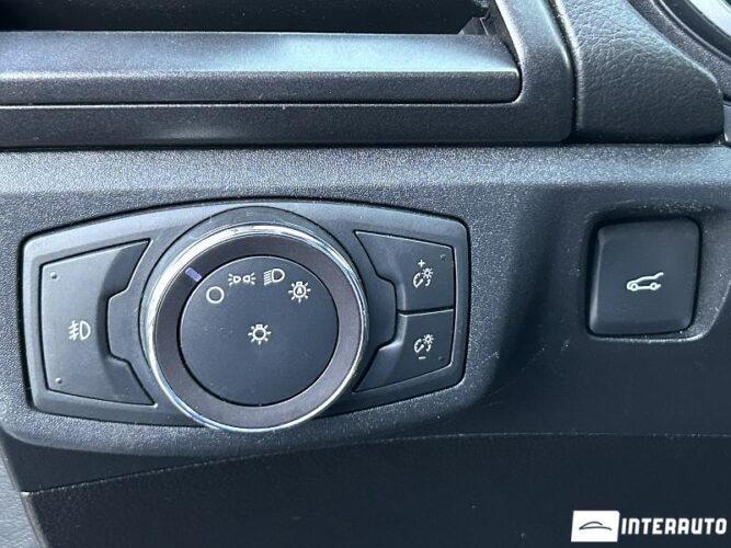 Ford Fusion 42 interauto-car