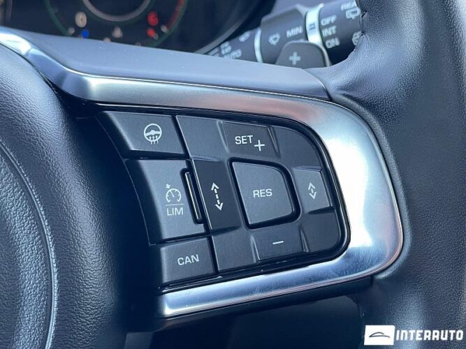 Jaguar E-Pace 45 interauto-car