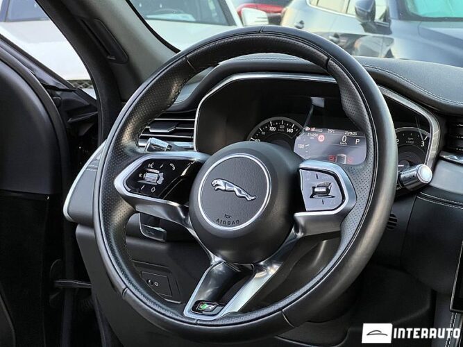 Jaguar F-Pace 41 interauto-car