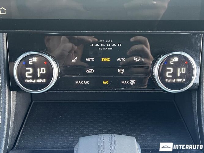 Jaguar F-Pace 44 interauto-car