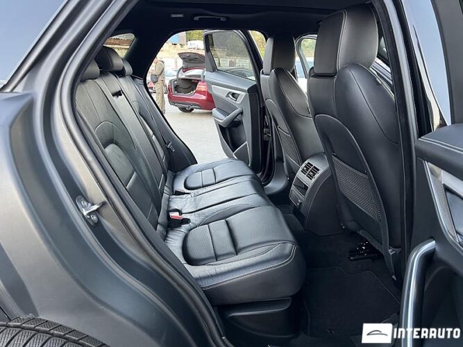 Jaguar F-Pace 48 interauto-car