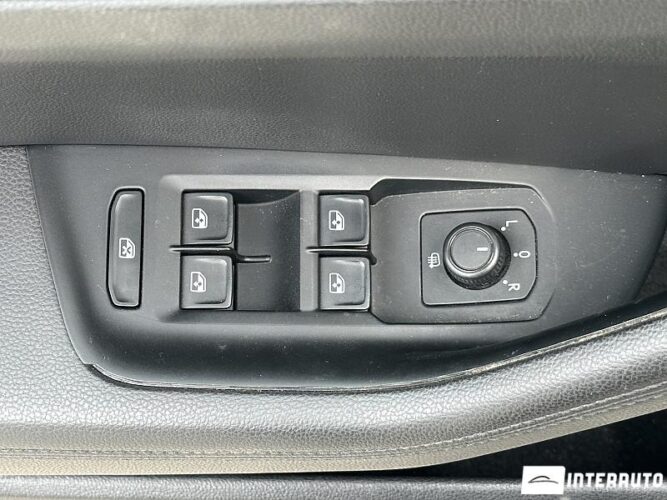 Volkswagen Passat GTE 49 interauto-car