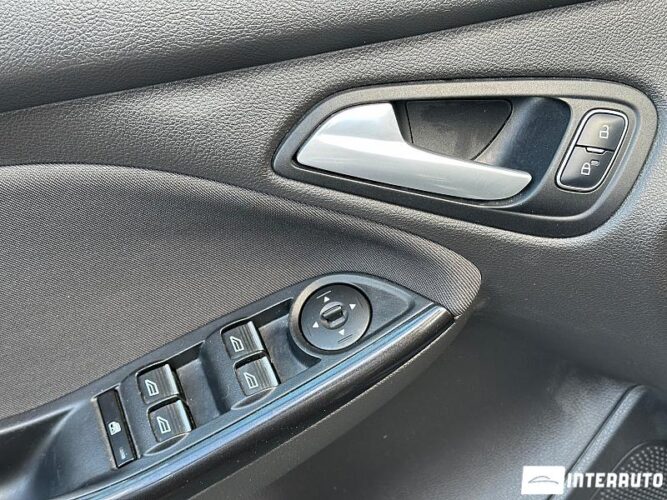 Ford Focus 42 interauto-car