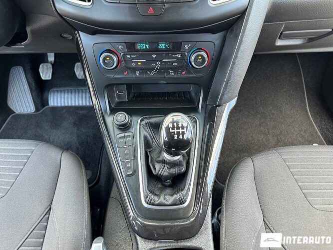 Ford Focus 41 interauto-car