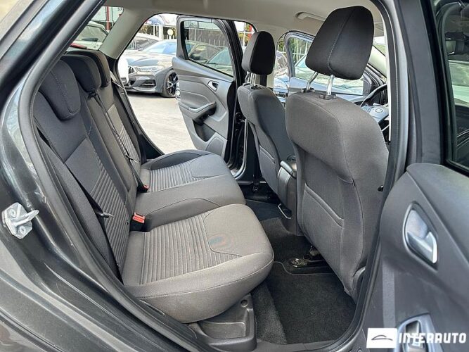 Ford Focus 44 interauto-car