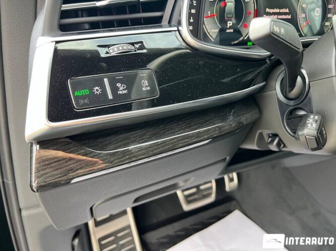 Audi Q7 43 interauto-car