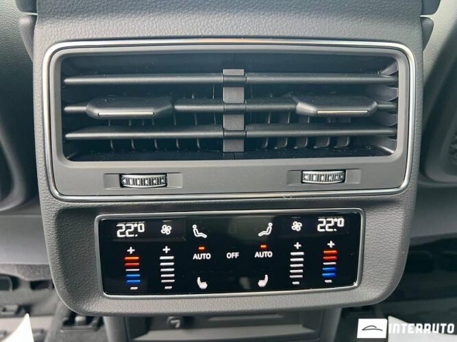 Audi Q7 46 interauto-car