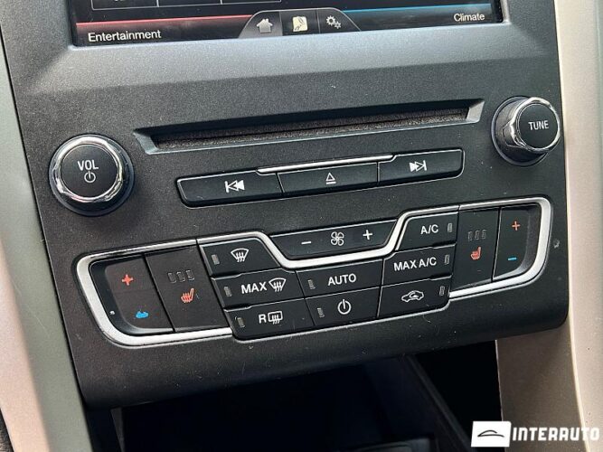 Ford Fusion 42 interauto-car