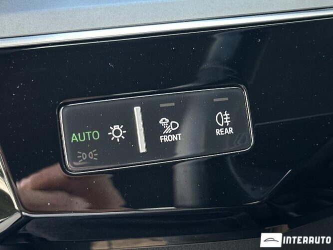 Audi E-tron 53 interauto-car