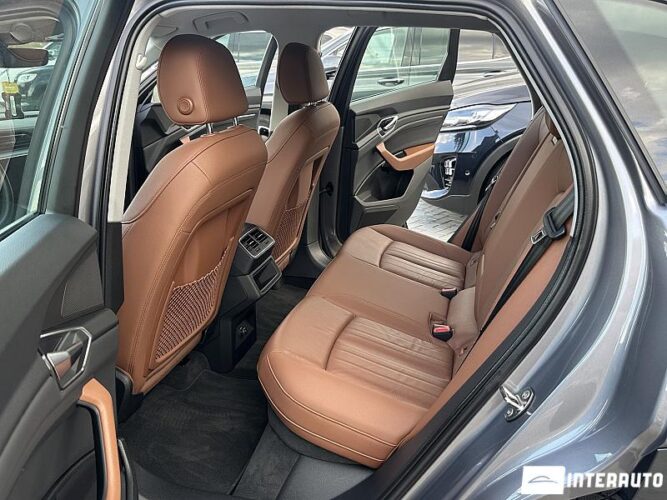 Audi E-tron 47 interauto-car