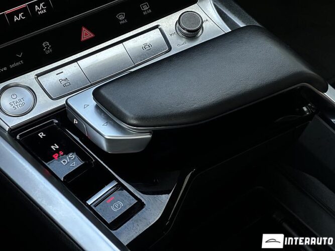 Audi E-tron 46 interauto-car