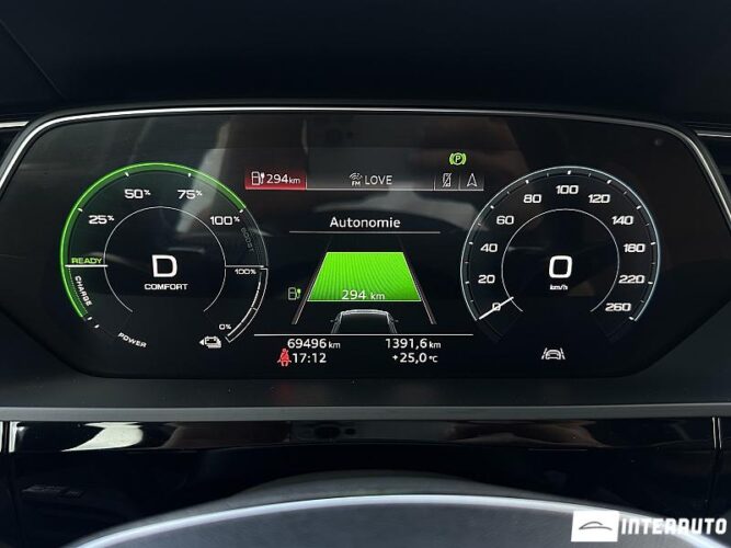 Audi E-tron 42 interauto-car