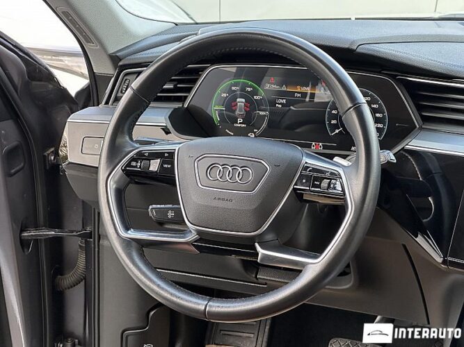 Audi E-tron 41 interauto-car