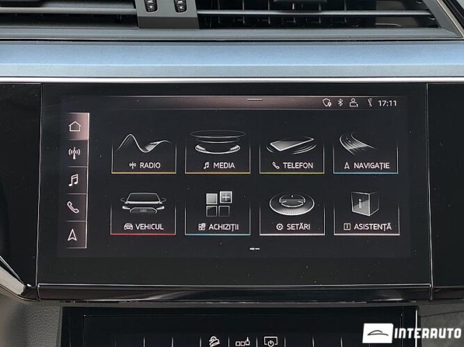 Audi E-tron 43 interauto-car