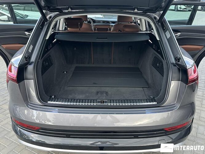 Audi E-tron 57 interauto-car