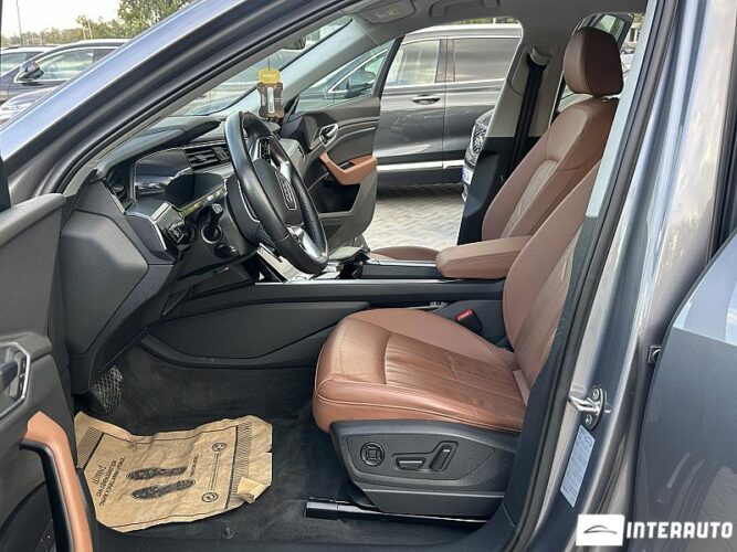 Audi E-tron 39 interauto-car
