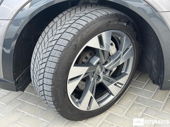 Audi E-tron 51 interauto-car