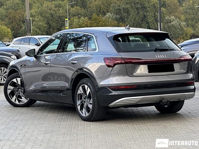 Audi E-tron 38 interauto-car