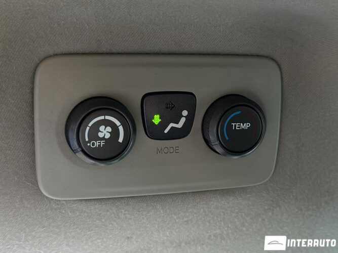 Toyota Sienna 43 interauto-car