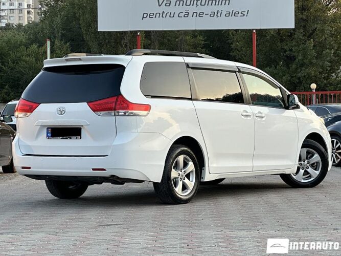 Toyota Sienna 32 interauto-car