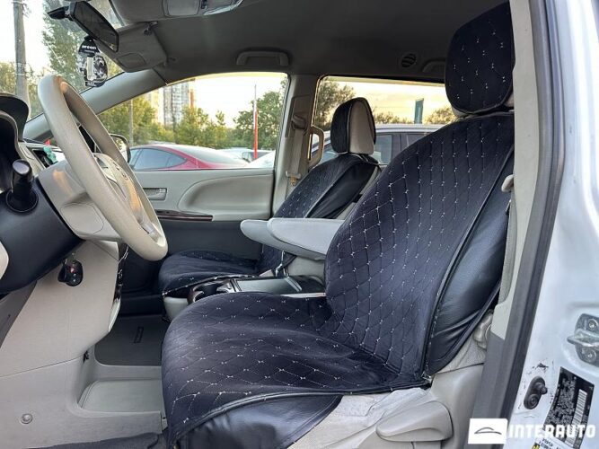 Toyota Sienna 34 interauto-car