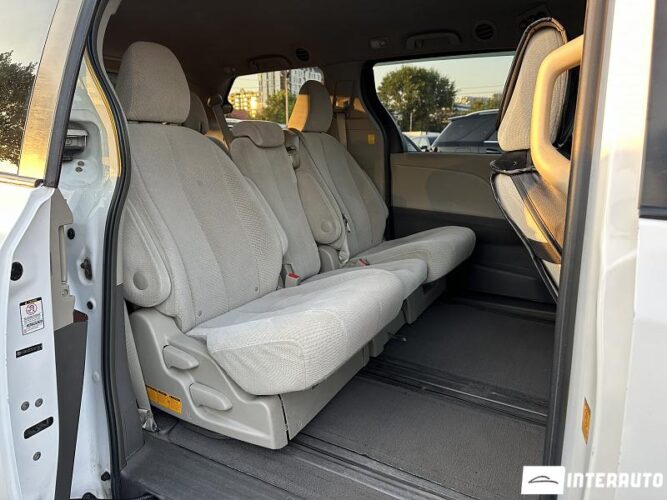 Toyota Sienna 42 interauto-car