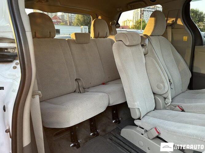 Toyota Sienna 44 interauto-car