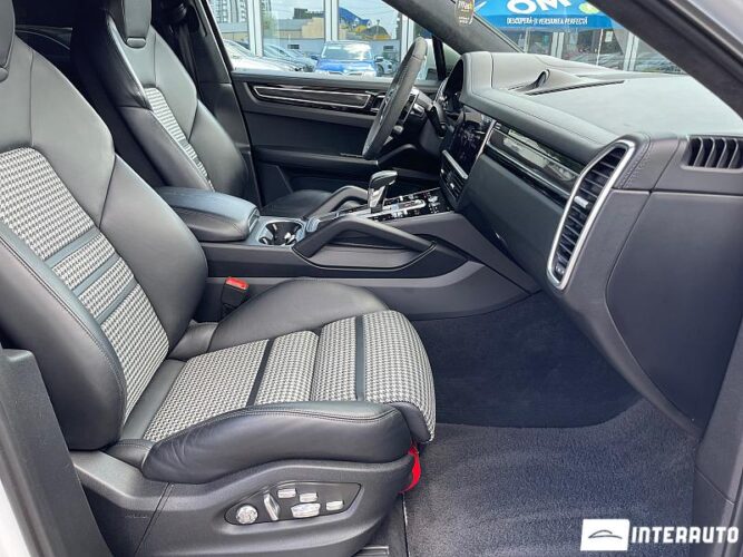 Porsche Cayenne S Coupe 52 interauto-car