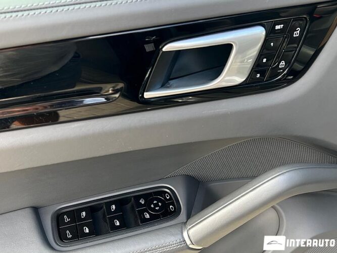 Porsche Cayenne Coupe 40 interauto-car