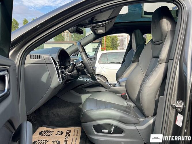 Porsche Cayenne Coupe 38 interauto-car