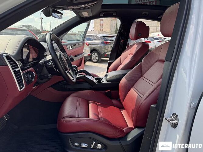 Porsche Cayenne S Coupe 46 interauto-car