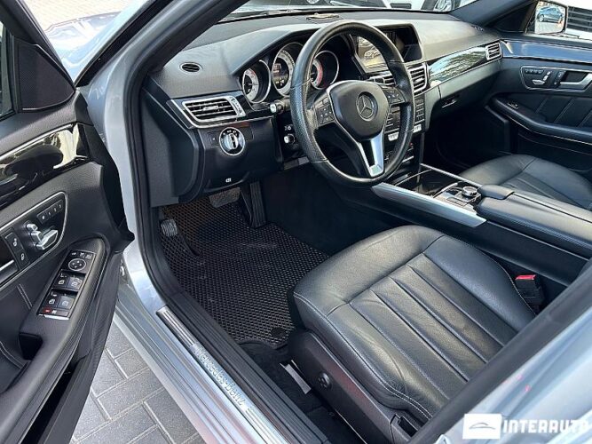 Mercedes E 220 38 interauto-car