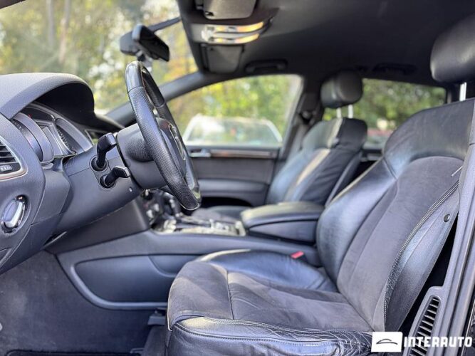 Audi Q7 40 interauto-car