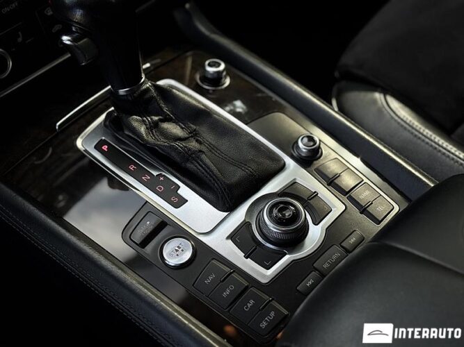 Audi Q7 46 interauto-car
