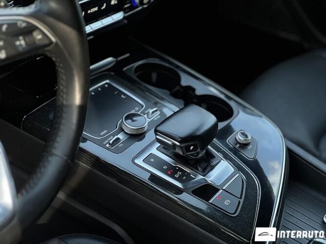 Audi Q7 52 interauto-car