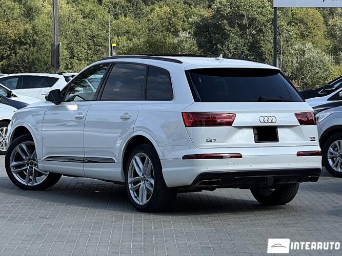 Audi Q7 42 interauto-car