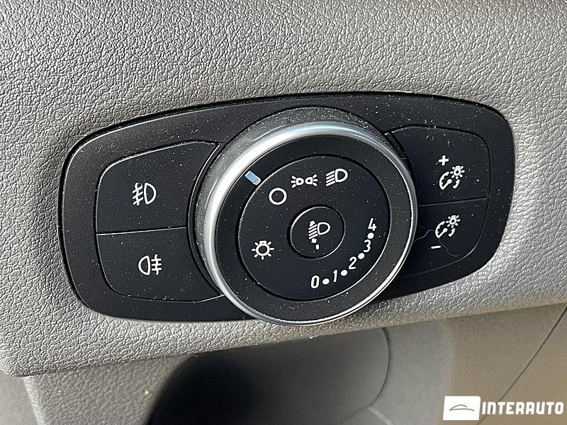 Ford Transit 18 automobil-interauto