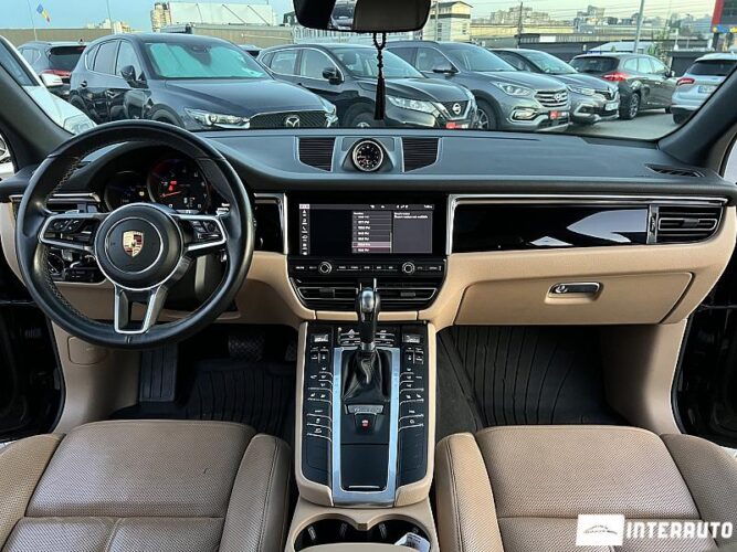 Porsche Macan 38 interauto-car