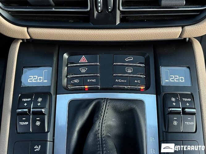 Porsche Macan 42 interauto-car